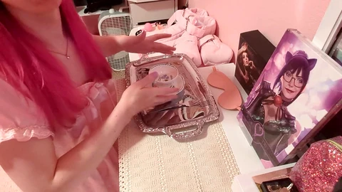 Entraînement obéissant avec la transgenre soumise Allywhorefrost en tenue de gimp